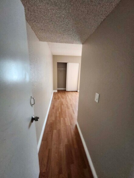 Building Photo - 33 Gold Bar Ct