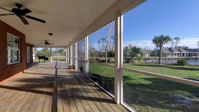 Building Photo - 816 W 8th St Cir