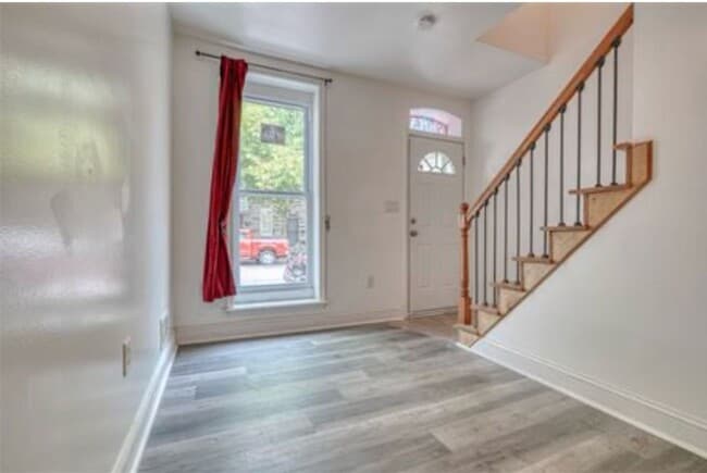 Building Photo - Stunning Newly Renovated 2 Bedroom 1 Bathroom