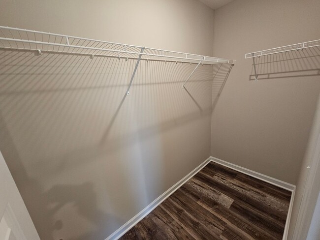 Building Photo - LUXURY 3 BEDROOM RANCH STYLE HOME IN SCENIC FOX RUN