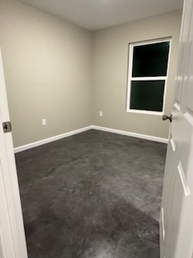 Building Photo - 3-bedroom Duplex