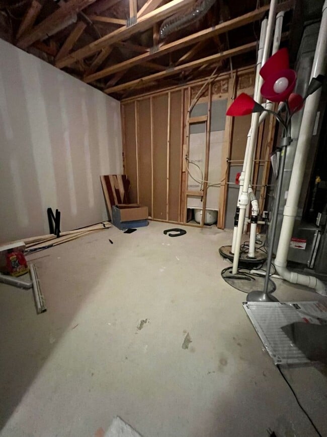 Building Photo - Luxurious 4-Bedroom Corner Townhome in Newtown Square! Available mid-April!