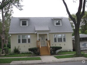 Building Photo - 2121 Foster St