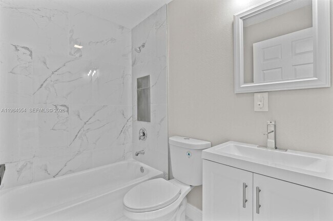 Building Photo - 1774 Glenridge St NW