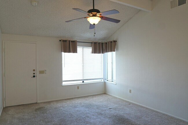 Primary Photo - 6087 Montecito Cir