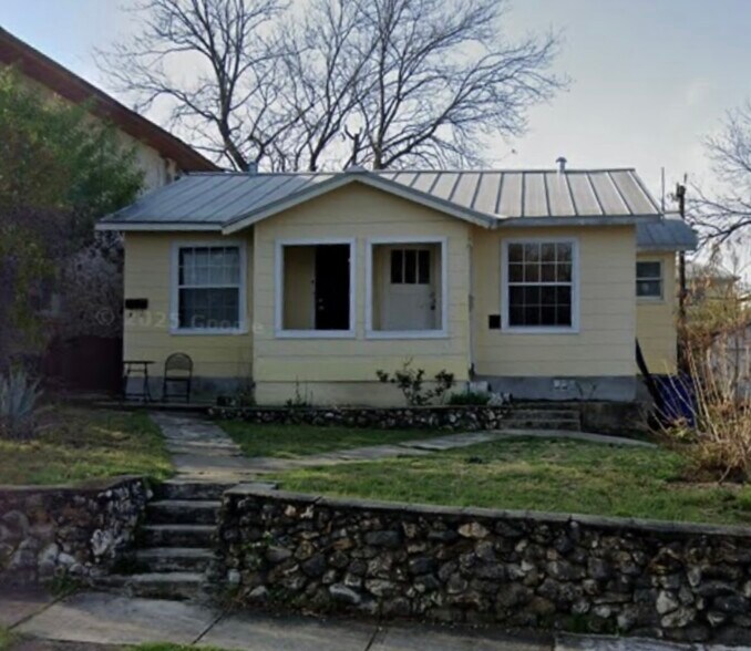 Building Photo - 210 Claremont Ave