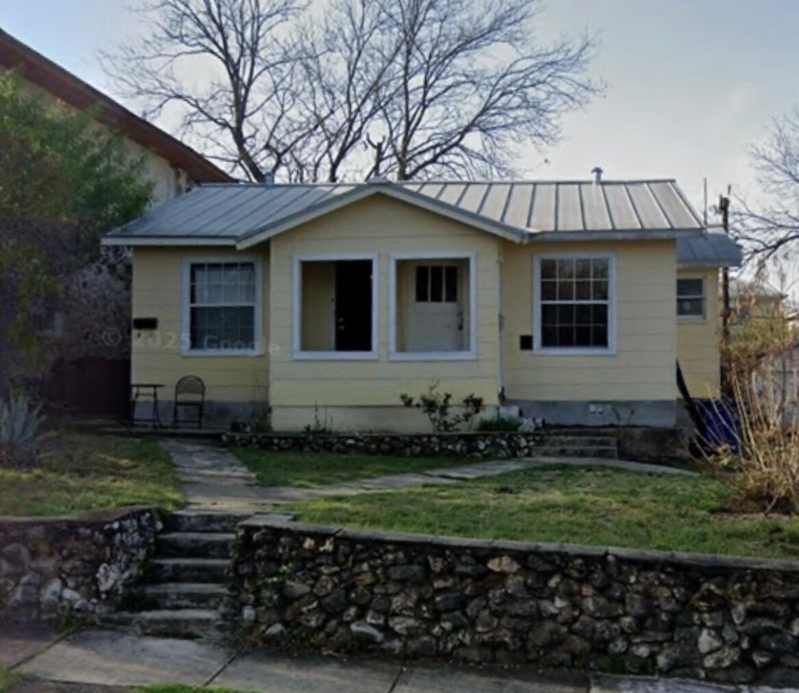 Building Photo - 210 Claremont Ave
