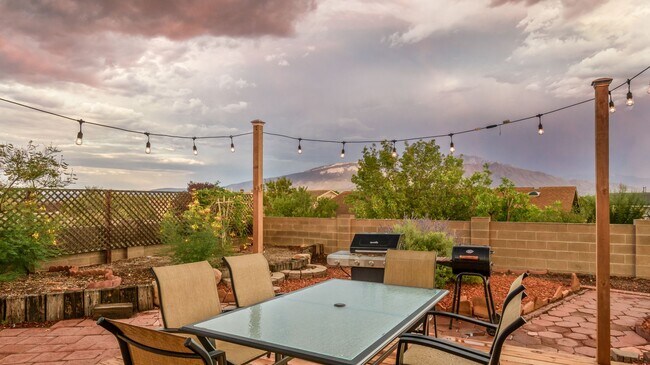 Building Photo - FULLY Furnished Rio Rancho Home, Utilities...