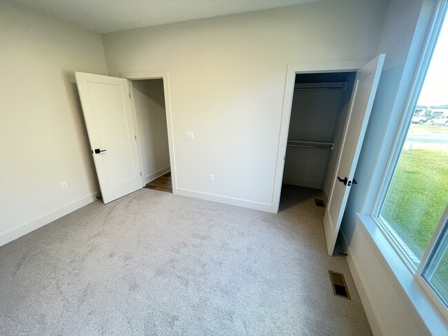 Building Photo - 252 N Ciderbluff St