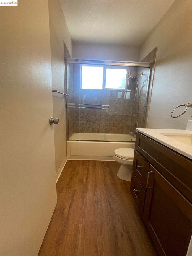 Building Photo - 35 Fountainhead Ct