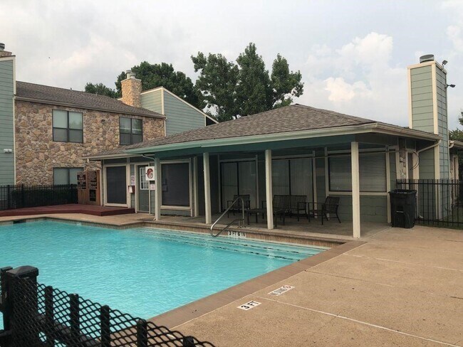 Building Photo - 3758 Tanglewilde St