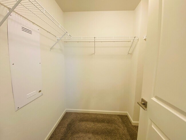 Building Photo - $2,395 Alluvial & Fowler, 3 Bedroom Home -...