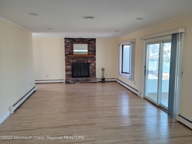 Building Photo - 805 Forepeak Dr