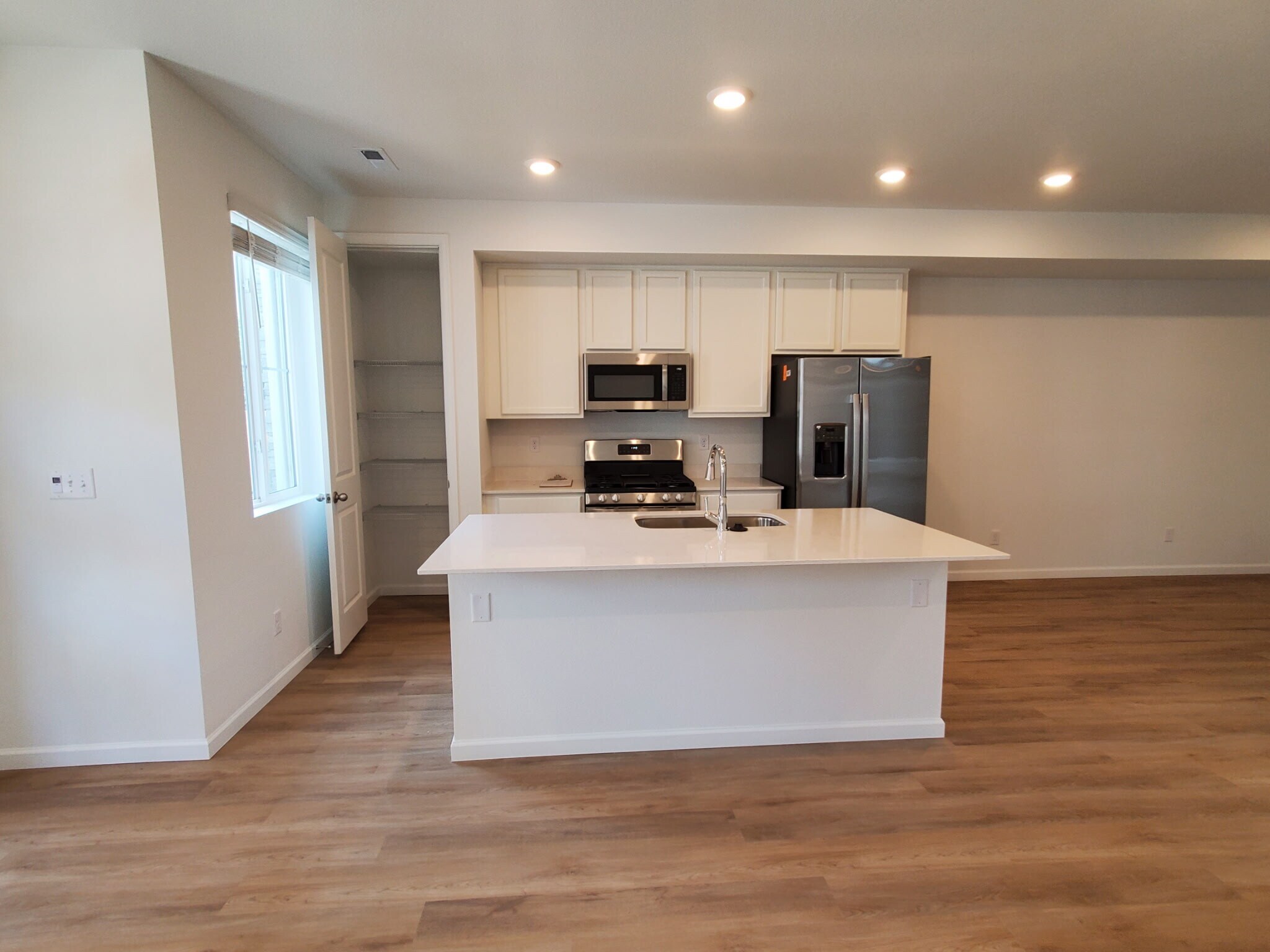 Kitchen - 2435 Vanhoutte Vw