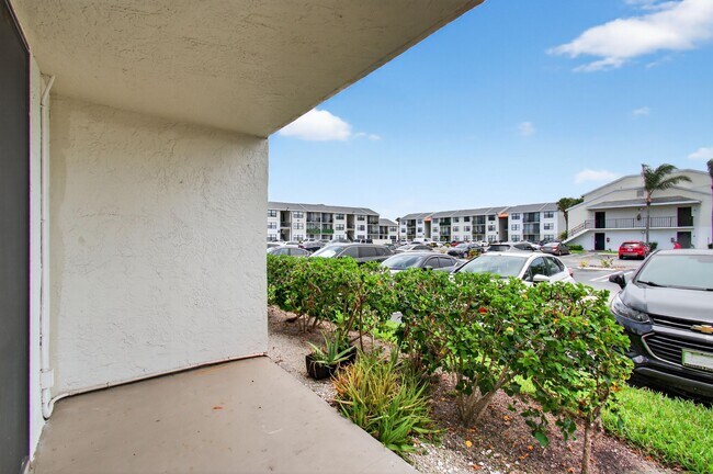 Building Photo - 752 Executive Center Dr