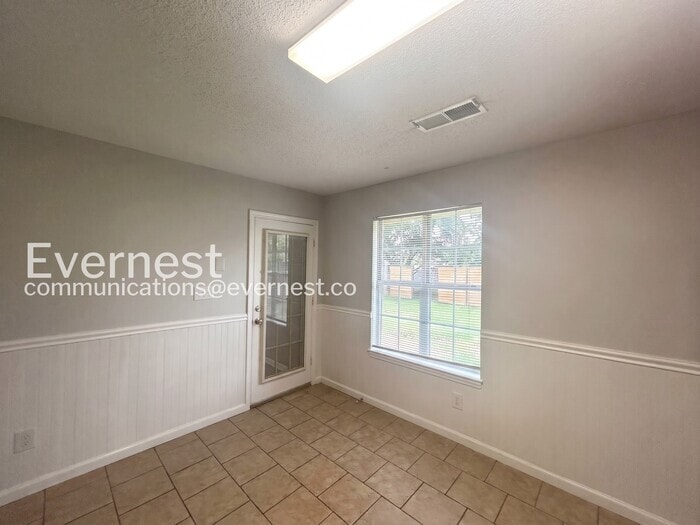 Building Photo - 2912 Waverly Dr