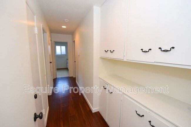 Building Photo - 1335 Lawrence Way