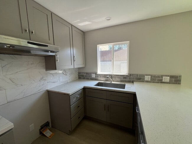Building Photo - 617 W 51st St