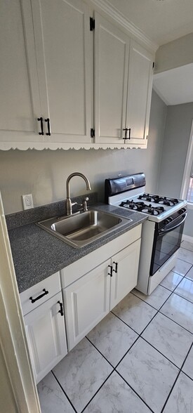 Building Photo - 5723 Loveland St