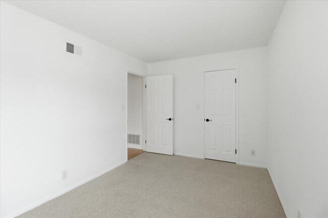 Building Photo - 577 Houston Dr