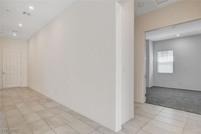 Building Photo - 10924 Chipotle Ave
