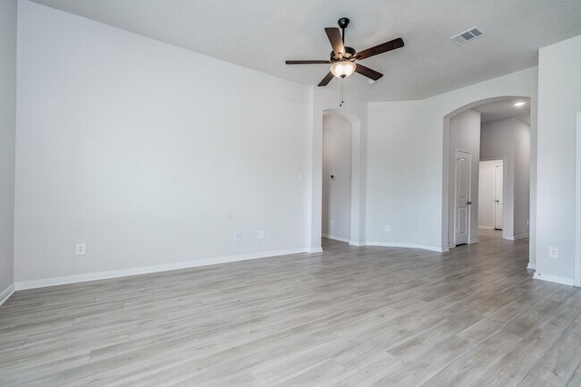 Building Photo - 911 Acorn Trail Pl