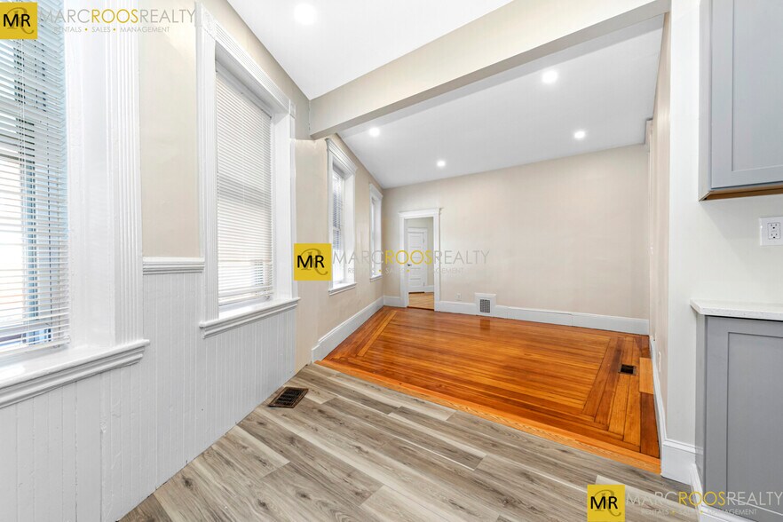 Building Photo - 46 Brackett St