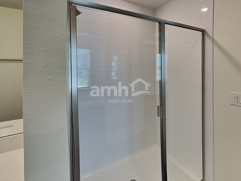 Building Photo - 6111 Little Blf Cir