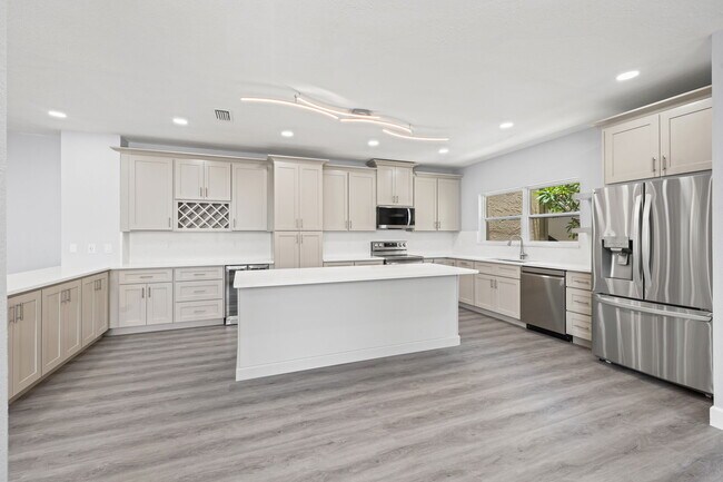 Building Photo - 487 Pinellas Bayway S