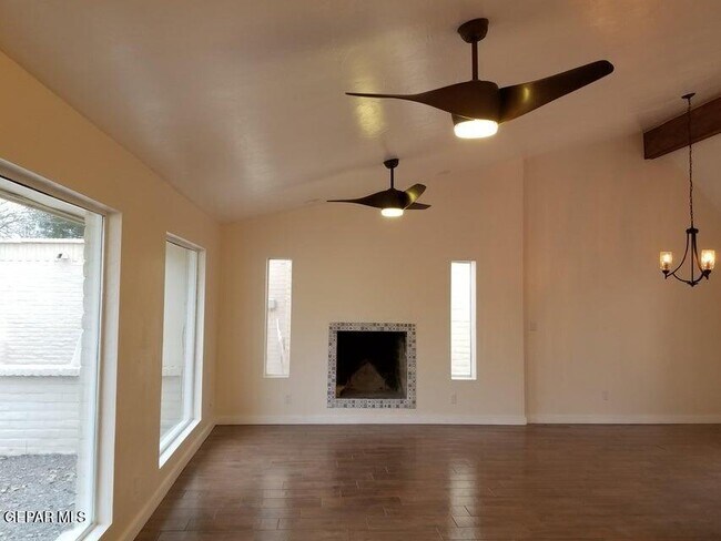 Building Photo - 129 S Apache Gold Lp