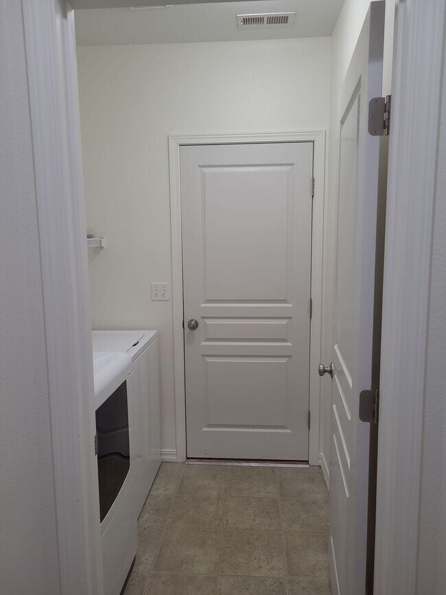 Building Photo - 1/2 OFF OCTOBER RENT - Sage Vista Home wit...
