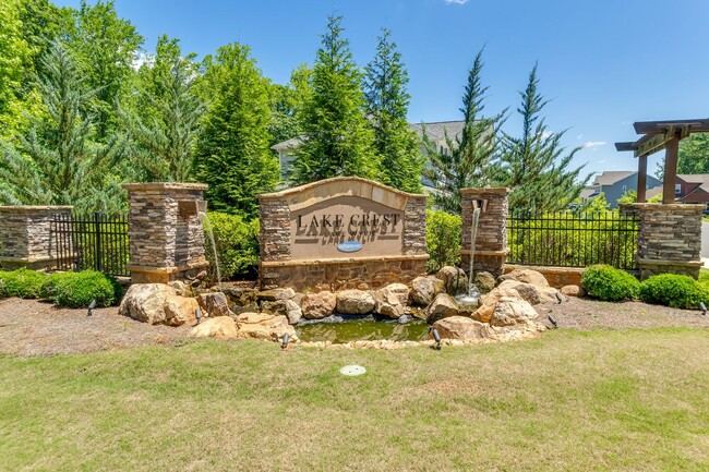 Building Photo - Gorgeous 4 bed 3.5 bath French country hom...