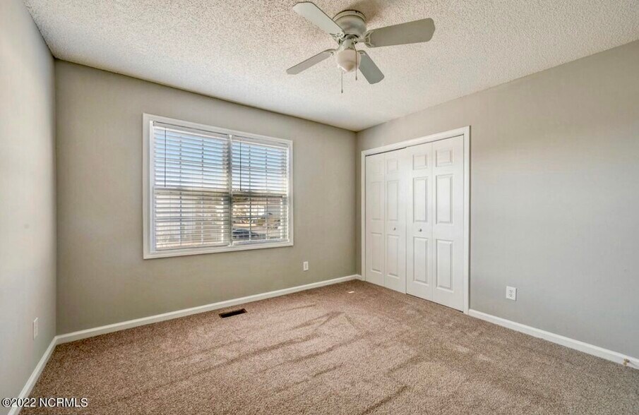 Building Photo - 2355 Vineyard Dr