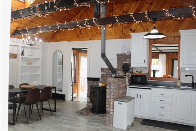 Building Photo - 16 Langlois Pines