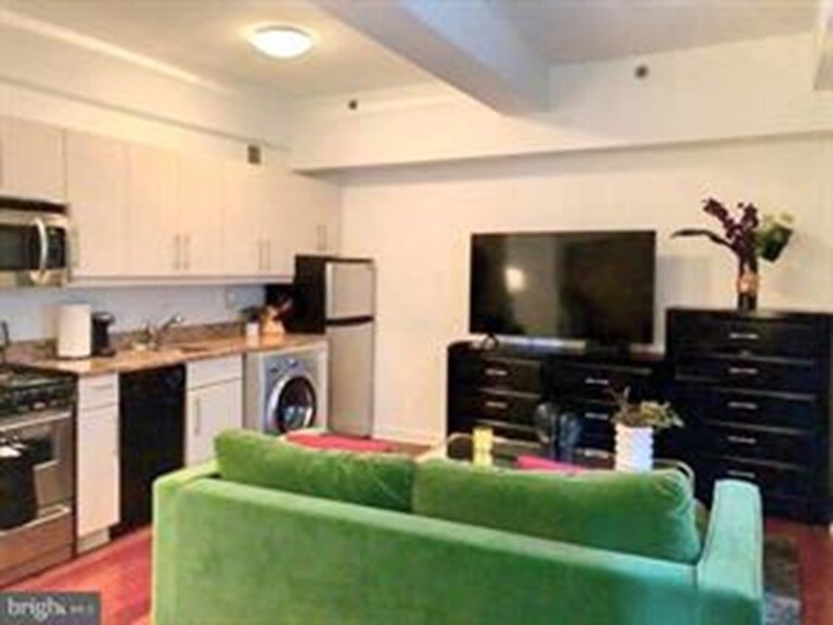 Building Photo - 219 S 18th St