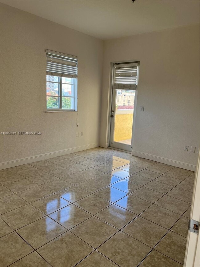 Building Photo - 107 Mendoza Ave