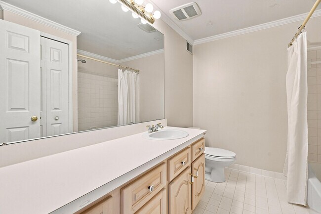 Building Photo - 5141 Buckingham Pl Dr