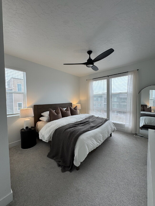 Building Photo - "Spacious 4-Bed Townhouse with Scenic Views & Rooftop Patio in American Fork!"