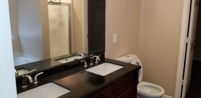 Building Photo - LOCATION! HARWOOD FLOORS!