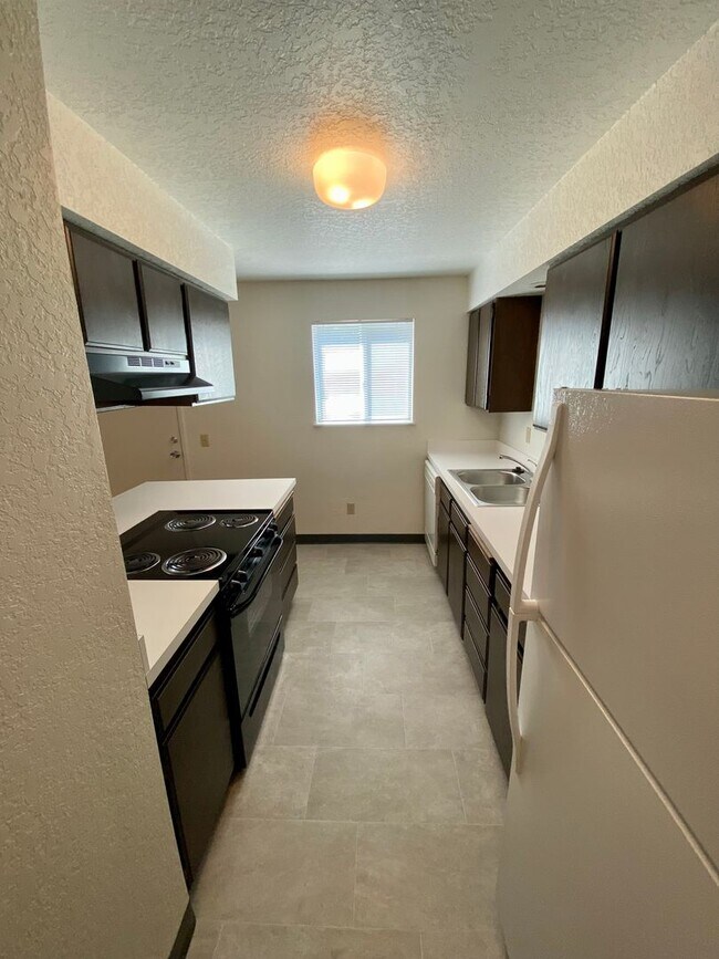 Building Photo - BF1211