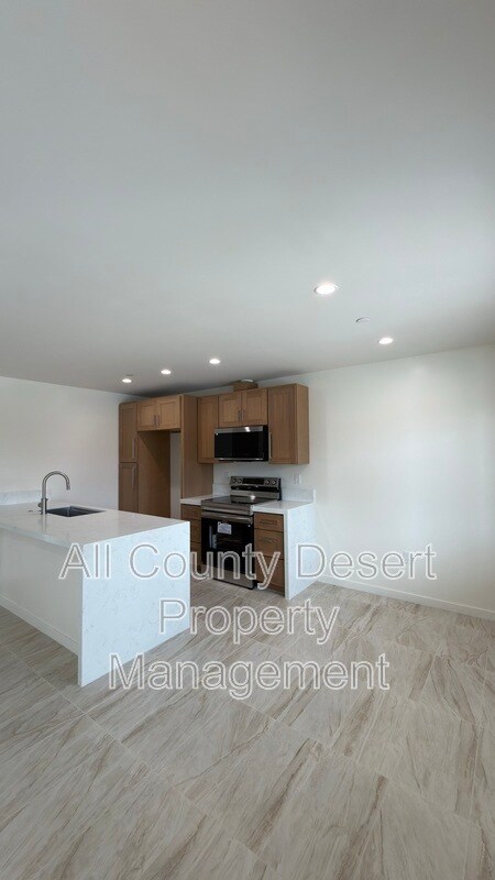 Building Photo - 517 S Mountain View Dr