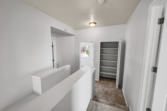 Building Photo - $2,995, 4 bed, 3.5 bath, located in Monume...