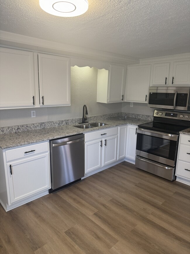 Building Photo - 2208 Cheek St