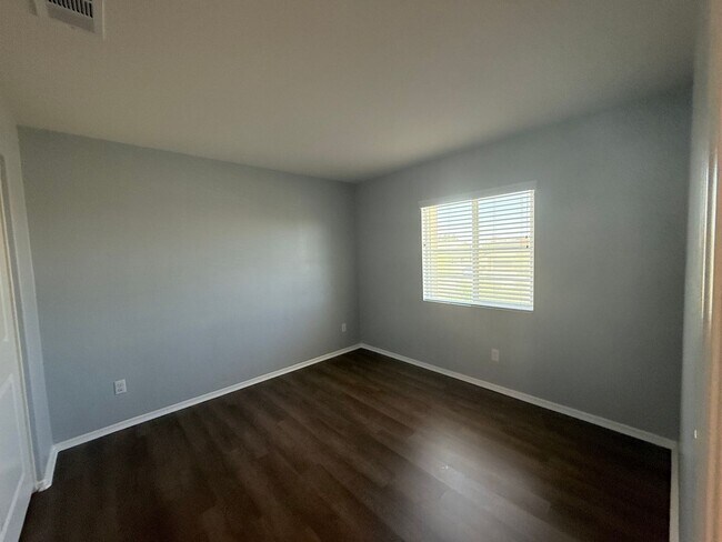 Building Photo - Beautiful Two Story Home, 3 Bedrooms, 2.5 Bathrooms, Solar Panels,