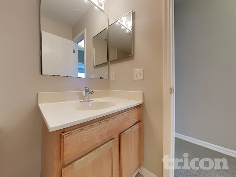 Building Photo - 11724 Ivy Flower Loop