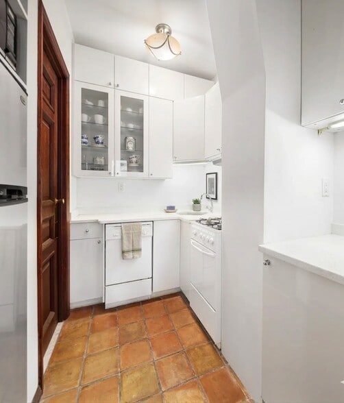 Building Photo - 164 W 88th St