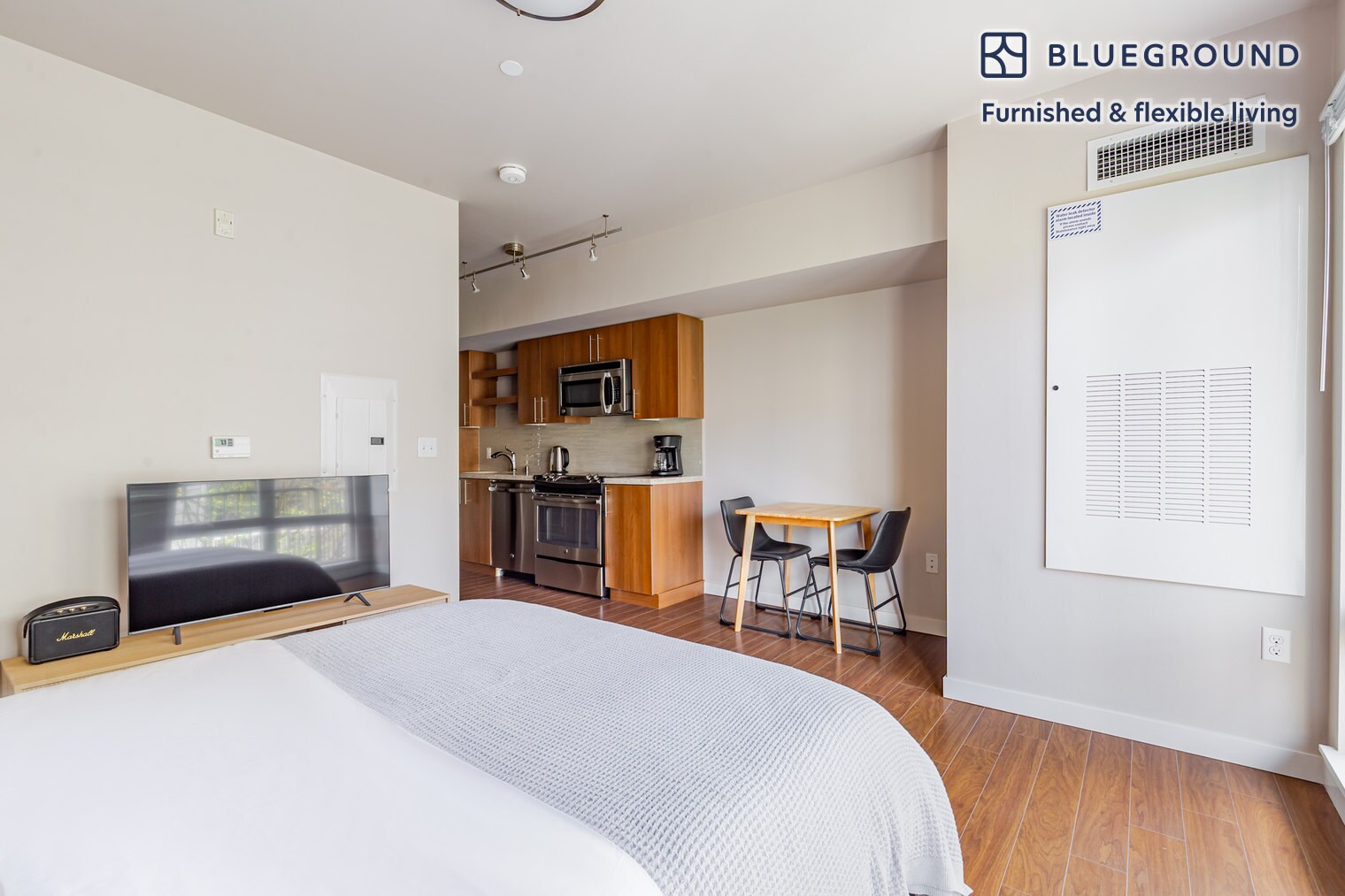 Building Photo - 10333 Main St