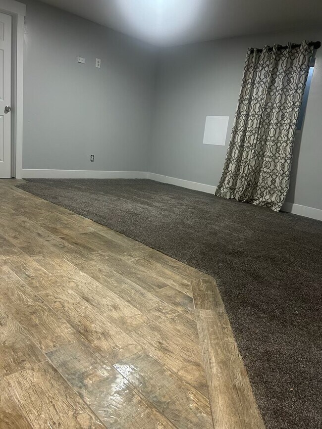 Building Photo - 47 360 E