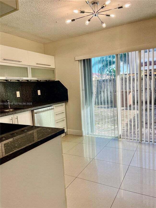 Building Photo - 562 NW 82nd Pl