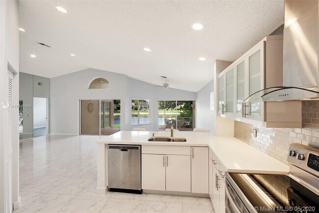 Building Photo - 9601 Harbour Lake Cir